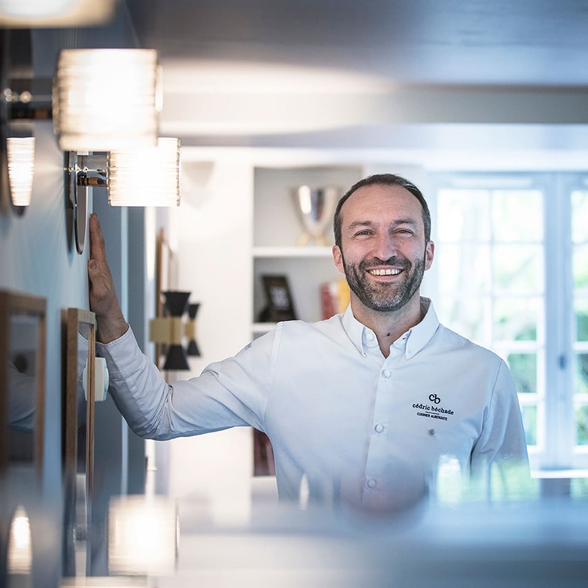 Le portrait de Céedric Béchade, cuisinier étoile gastronomique du restaurant de l'Auberge Basque